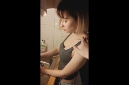 Adik Kakak Ngewe Di Dapur Saat Lagi Masak